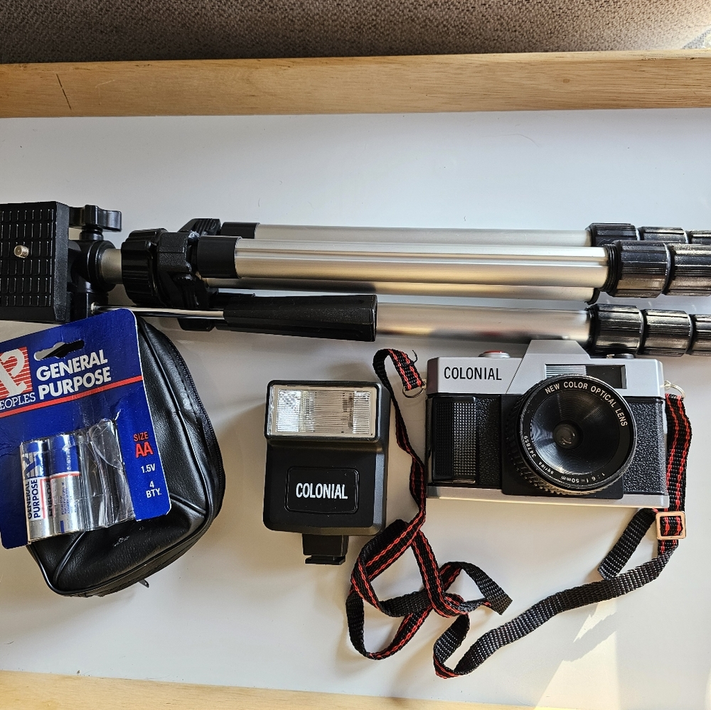 Vintage Colonial 35mm Film Camera Set
